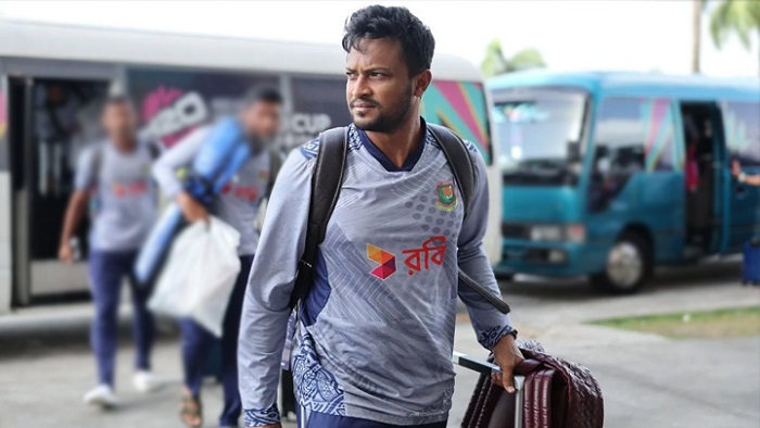 দেশে আসছেন সাকিব