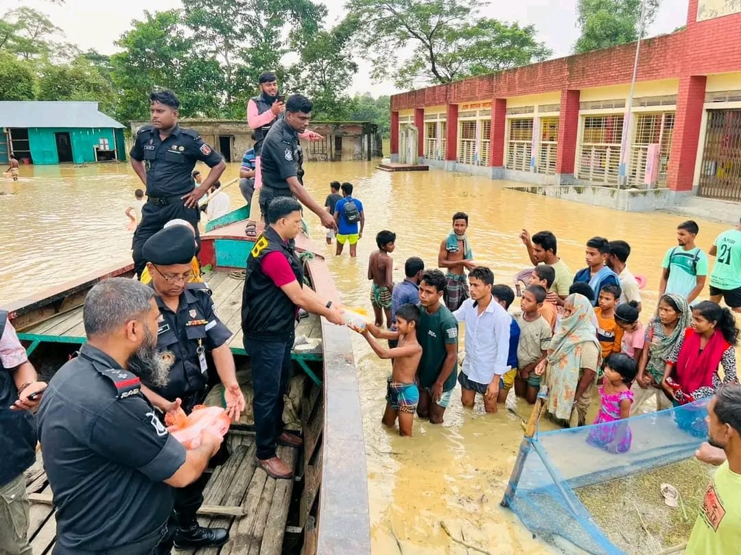 ফুলপুরে বন্যা দুর্গতদের পাশে মানবিক সহযোগিতা