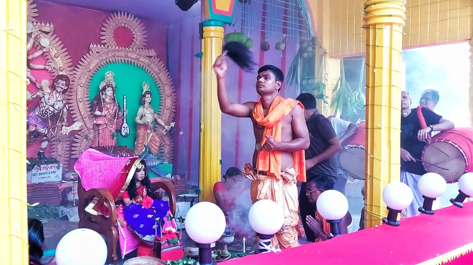 জয়পুরহাটে কুমারী পূজায় মণ্ডপে বসেছে শিক্ষার্থী ইতি আগরওয়াল