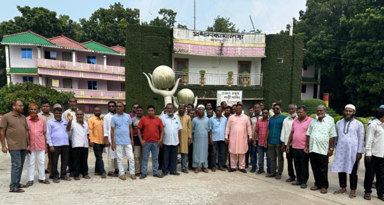 জয়পুরহাট চিনিকলের শ্রমিক কর্মচারীদের ছুটির দিনে আনন্দ ভ্রমণ