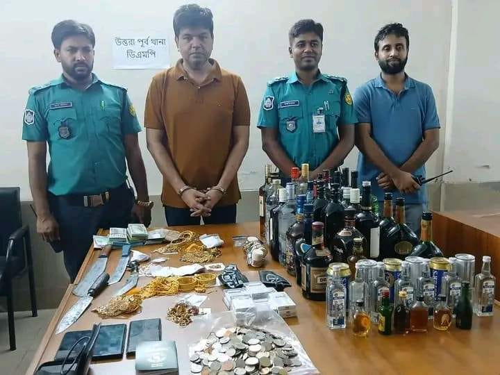উত্তরায় বিদেশী মদ, বিদেশি মুদ্রা ও দেশীয় অস্ত্রসহ আটক ১
