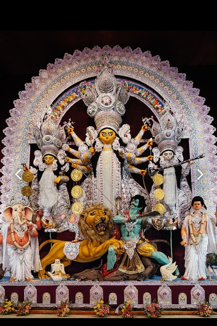 কালাই উপজেলাতে প্রতিমা তৈরিতে ব্যস্ত মৃৎশিল্পীরা