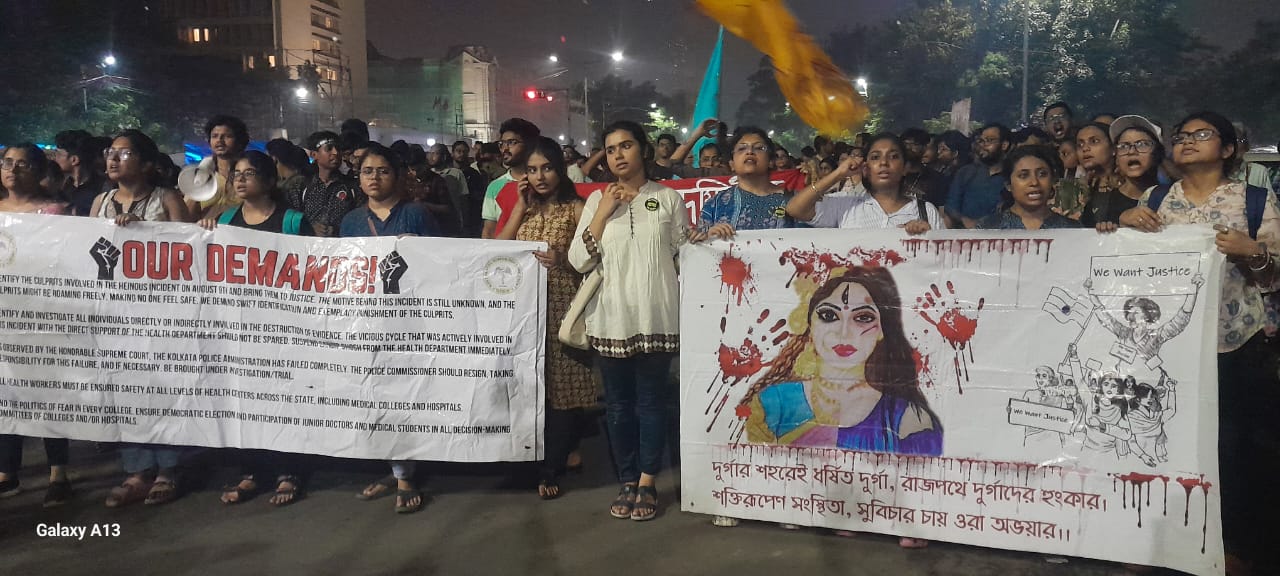 যারা প্রতিমা তৈরি করে তাদের গ্রামেই হয়না দুর্গাপুজো