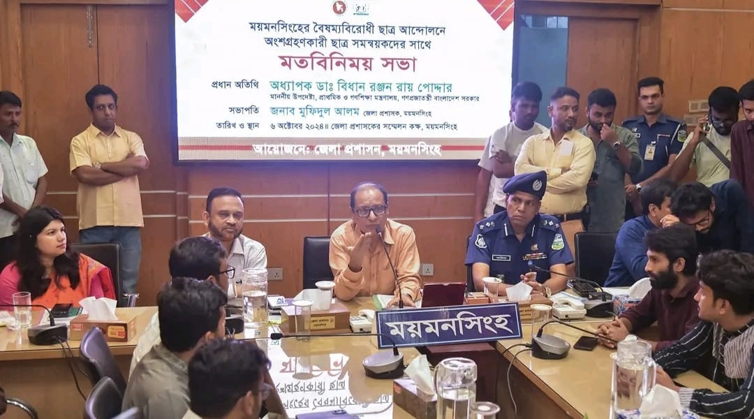 ময়মনসিংহে বৈষম্যবিরোধী ছাত্র আন্দোলনের সমন্বয়কদের সাথে মতবিনিময় করলেন প্রাথমিক ও গণশিক্ষা উপদেষ্টা