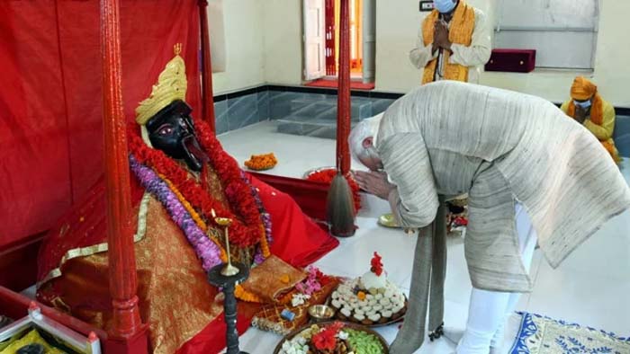 মোদির দেওয়া সোনার মুকুট চুরি
