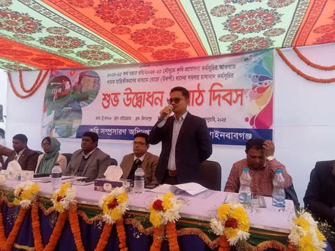 গোমস্তাপুরের পার্বতীপুর ইউনিয়নে সমলয় পদ্ধতিতে ধান চাষের উদ্বোধন