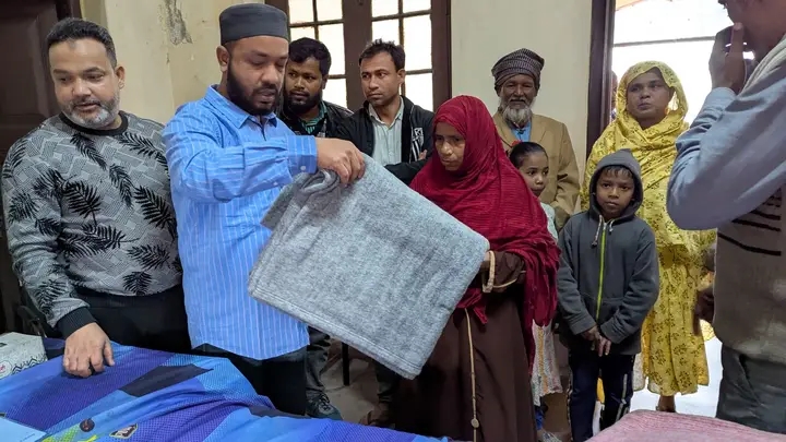 রোটারী ক্লাব অব সৈয়দপুর এর উদ্যােগে শীতার্তদের মাঝে শীত বস্ত্র বিতরণ