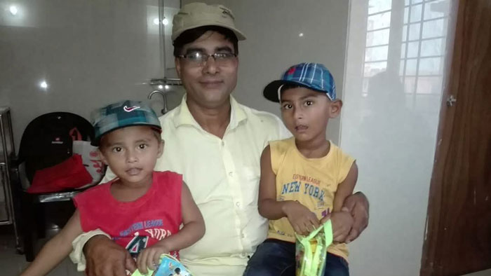 প্রকাশ্যে স্ত্রীর সামনে সাবেক ইউপি সদস্যকে পিটিয়ে হত্যা