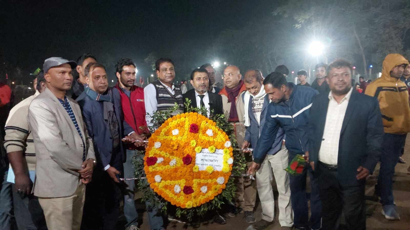 ঠাকুরগাঁওয়ের শহীদ মিনারে শ্রদ্ধা নিবেদনের জন্য স্থান ত্যাগ করেন আইনজীবীরা