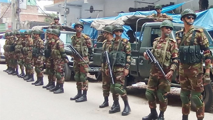 সতর্ক অবস্থানে যৌথ বাহিনী