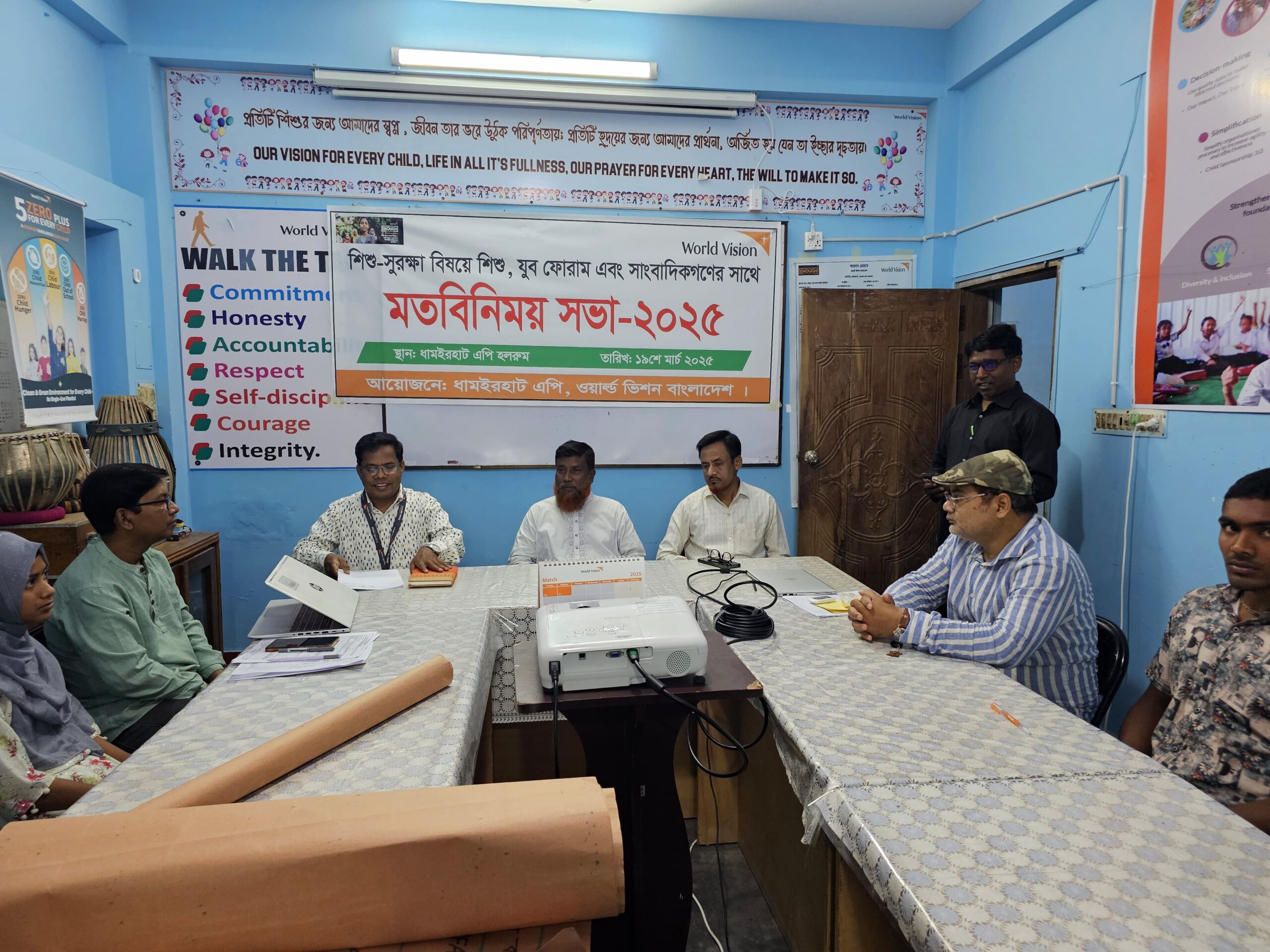 ধামইরহাটে গণমাধ্যম কর্মীদের সঙ্গে শিশু ও যুবক ফোরামের মত বিনিময়