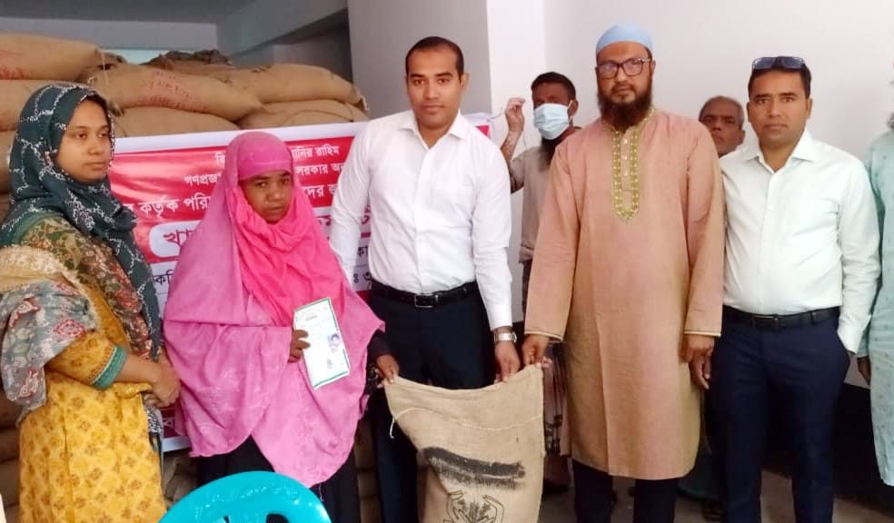 রাণীনগরে খাদ্যবান্ধব কর্মসূচির চাল বিক্রি শুরু