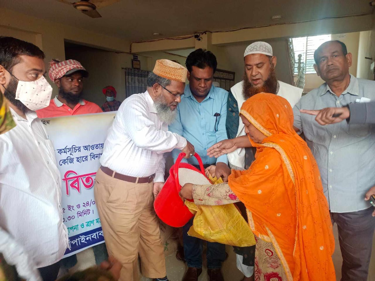 রহনপুরে ভিজিএফের চাল বিতরণ কার্যক্রম উদ্বোধন