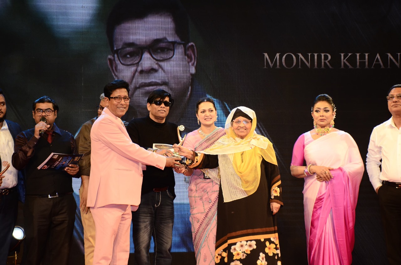 বাবিসাস অ্যাওয়ার্ড পেলেন,অপরূপ টিভি অনলাইন চেয়ারম্যান জিন্নাত আলী