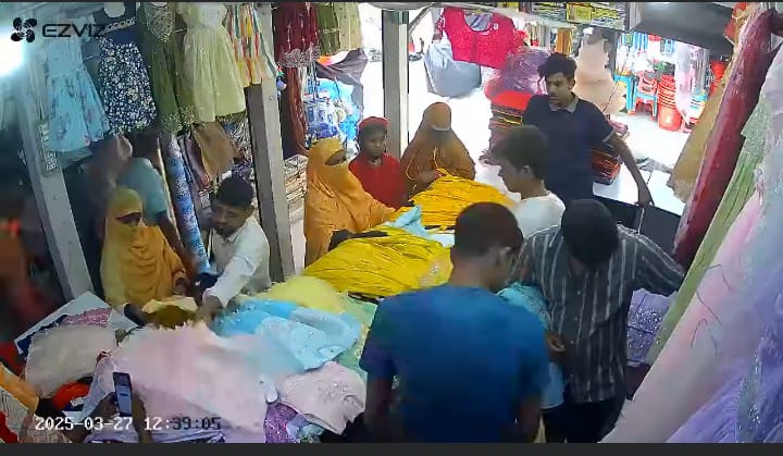 সিরাজগঞ্জের তাড়াশে জমেছে ঈদের বাজার