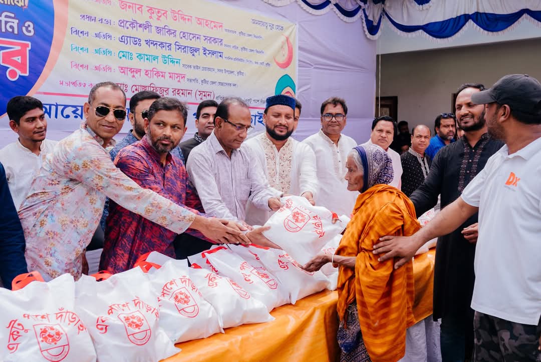 ‘একটু পাশে দাঁড়াই’ আয়োজনে ৫০০ অসহায় হতদরিদ্র ও সুবিধাবঞ্চিত মানুষের মাঝে ঈদ সামগ্রী বিতরণ