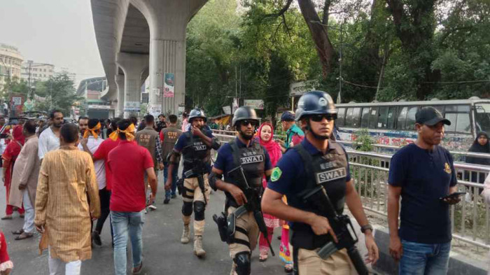 ঢাবি এলাকা ঘিরে কঠোর নিরাপত্তা