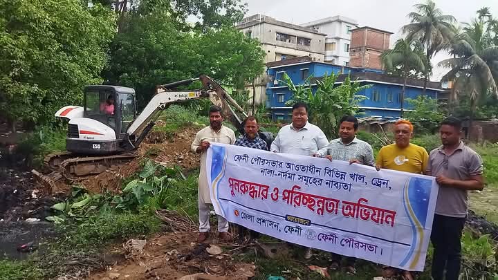 ফেনী পৌরসভার উদ্যোগে দমদমা খাল খনন ও পরিষ্কার কার্যক্রম এর উদ্ভোদন