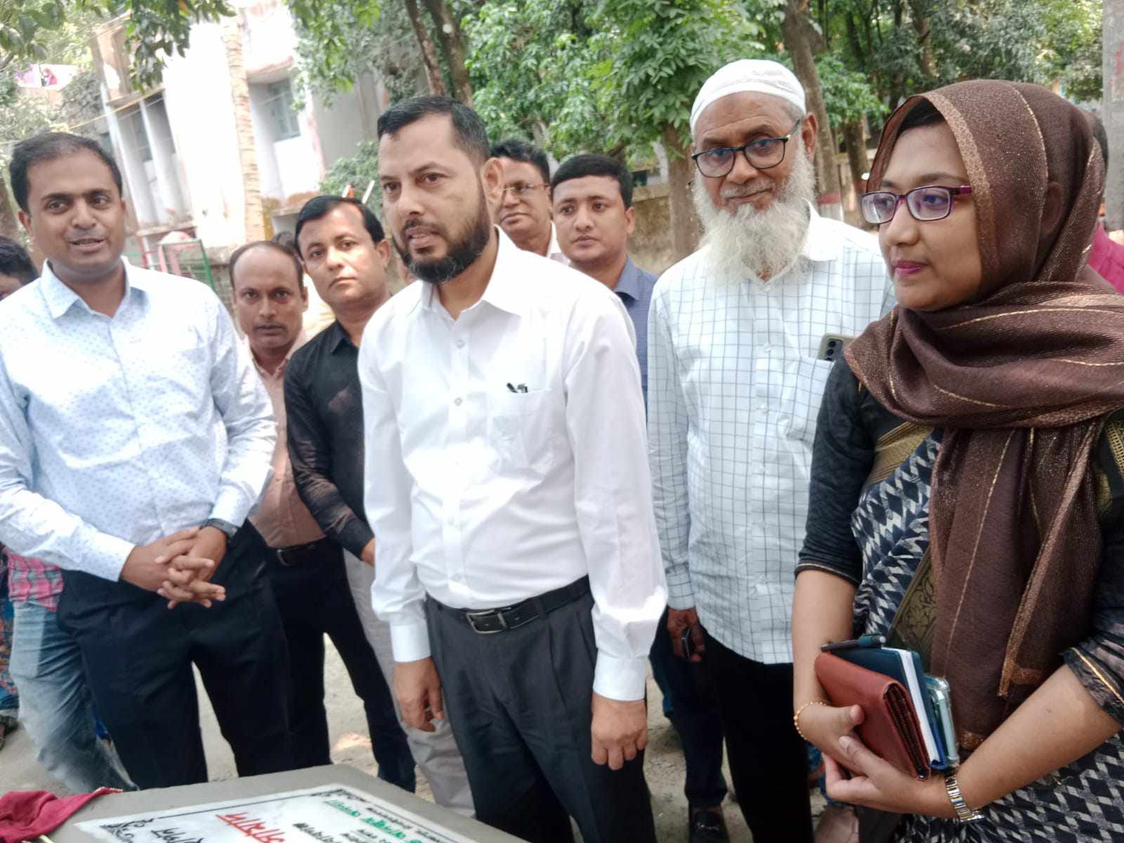 গোমস্তাপুরে বিভিন্ন উন্নয়ন কার্যক্রম পরিদর্শন করলেন জেলা প্রশাসক আব্দুস সামাদ