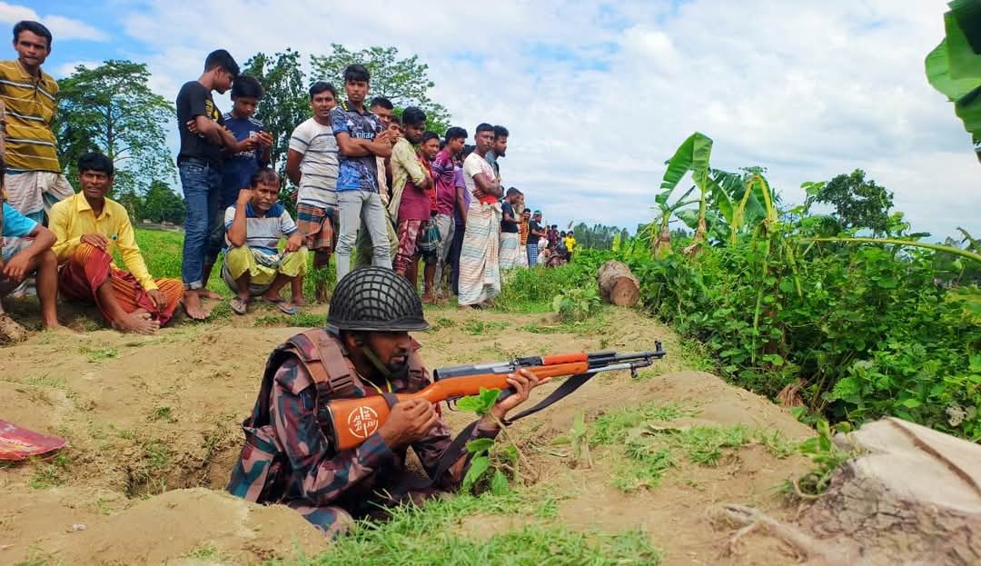 লালমনিরহাট সীমান্তের জিরোলাইনে শিশুসহ ১৩ জন পুশইন ঠেকাতে বিজিবির কঠোর অবস্থান