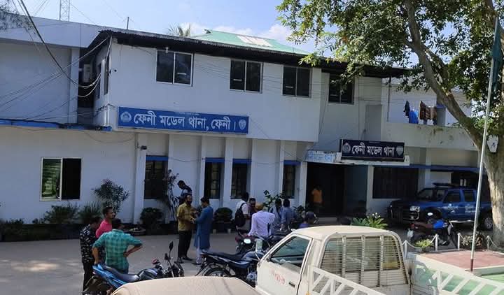 ফেনীতে ইউপি চেয়ারম্যানসহ গ্রেফতার-১৬