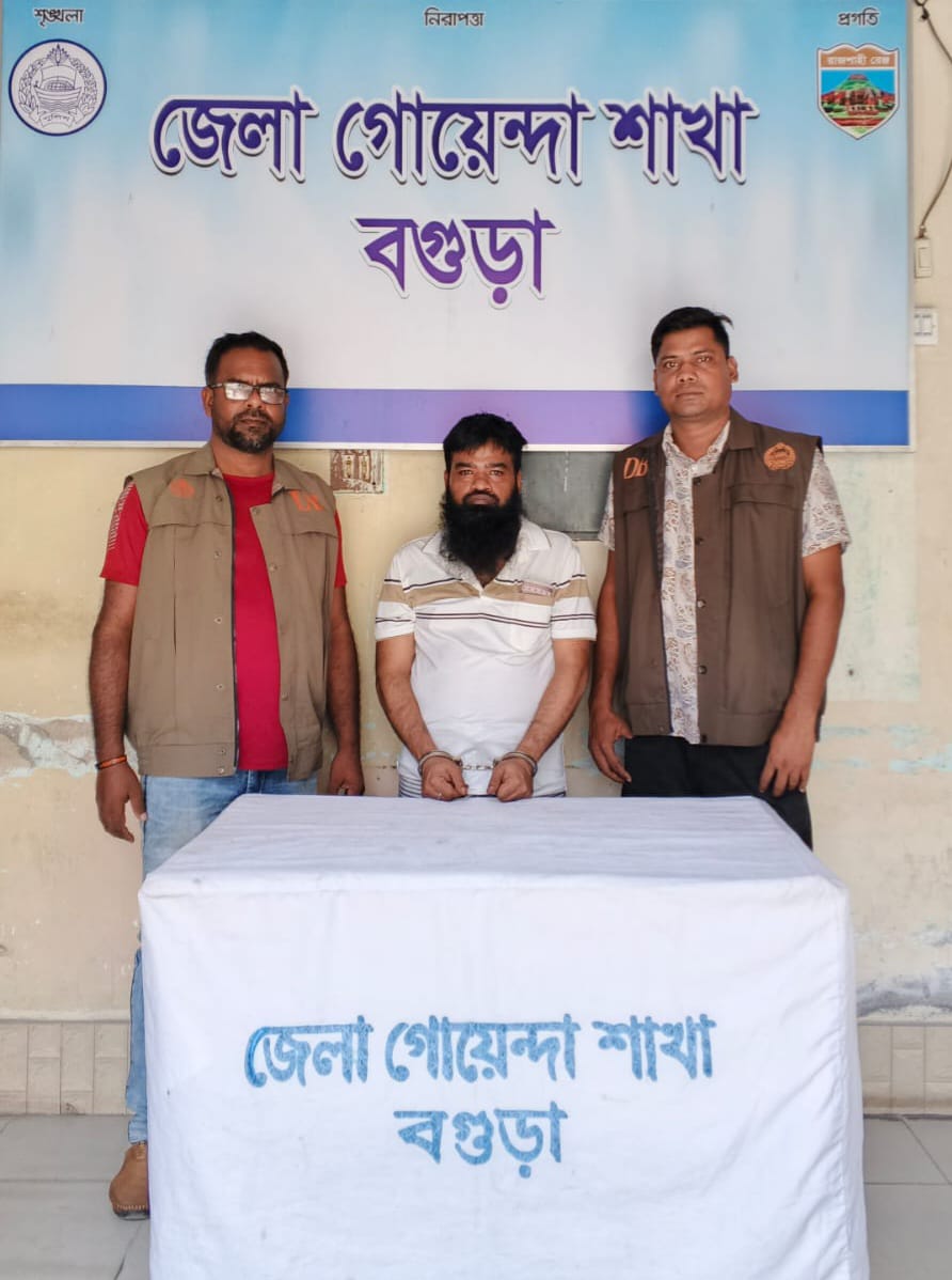 বগুড়ায় মাদক ব্যাবসায়ী ও সন্ত্রাসী পলাতক আসামী ঝুমুর গ্রেফতার