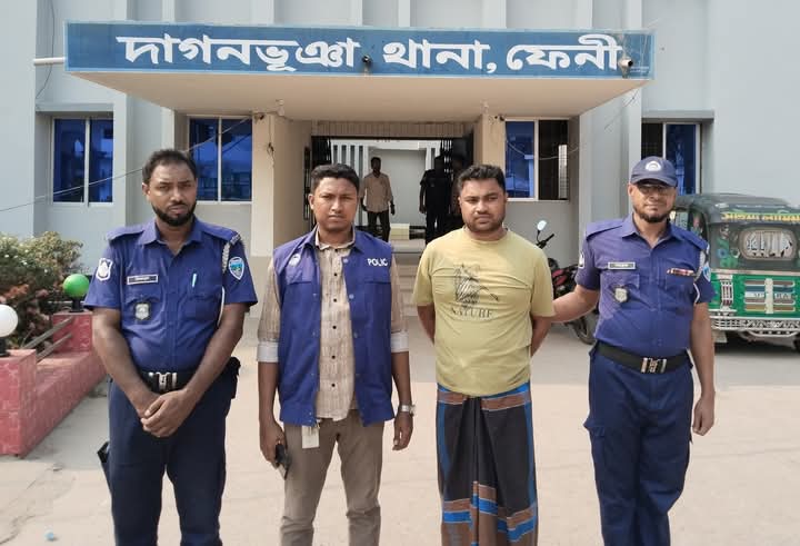 সাউথ ইস্ট ব্যাংক ফেনীর সিলোনিয়া শাখায় গ্রাহকদের টাকা আত্মসাতের ঘটনায় আসামী গ্রেফতার