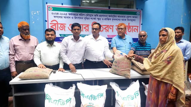 ভূরুঙ্গামারীতে ২৪৫০ জন কৃষক পাবে বিনামূল্যে ধানবীজ ও সার