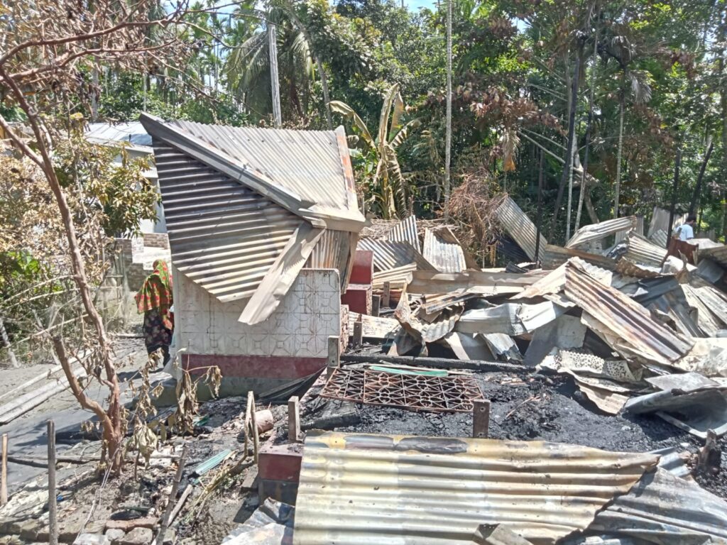 চাঁনপুরে ভয়াবহ আগুনে পুড়ে ছাই একাধিক পরিবার