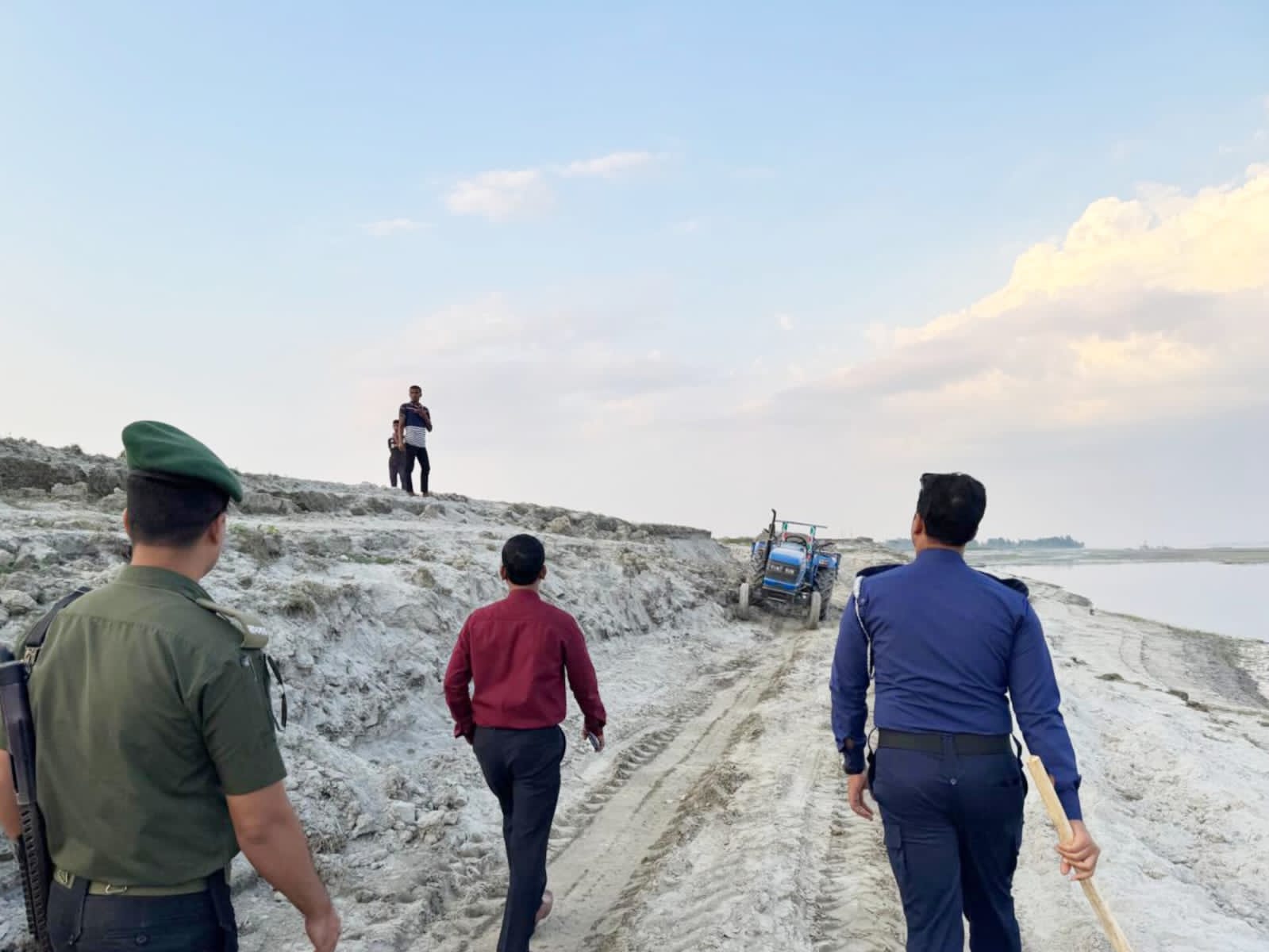 চিলমারীর ব্রহ্মপুত্র নদ থেকে অবৈধ বালু উত্তোলন বন্ধ