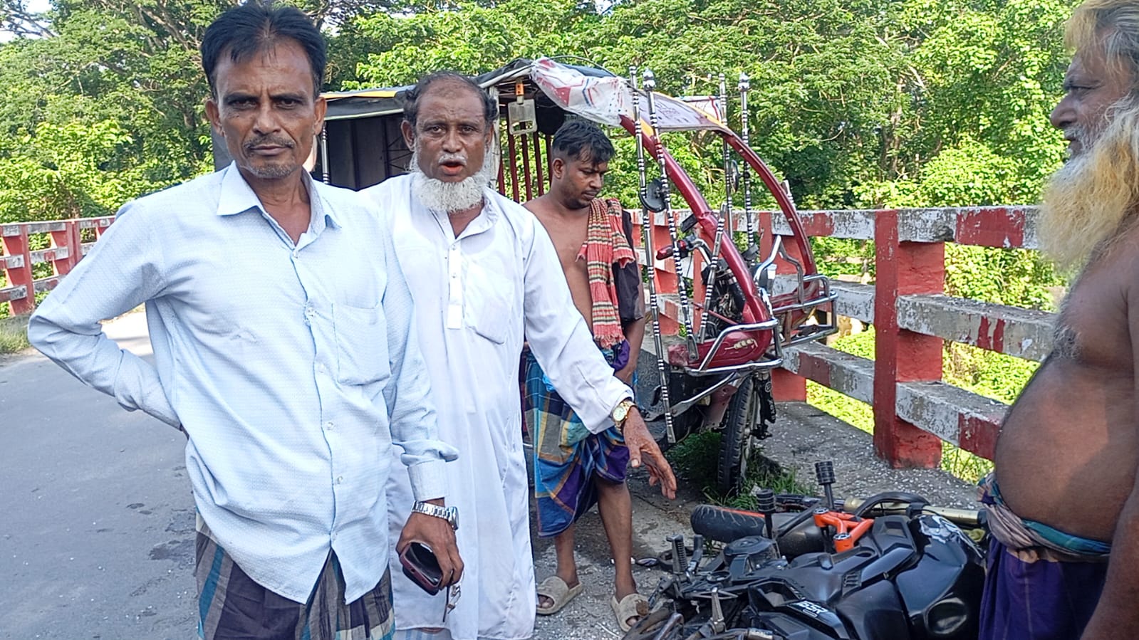 মাদারীপুর সড়কে মর্মান্তিক সড়ক দুর্ঘটনা