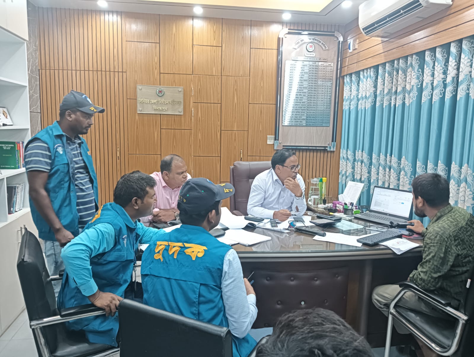 দিনাজপুরে জেলা নির্বাচন অফিসে দুদকের অভিযান