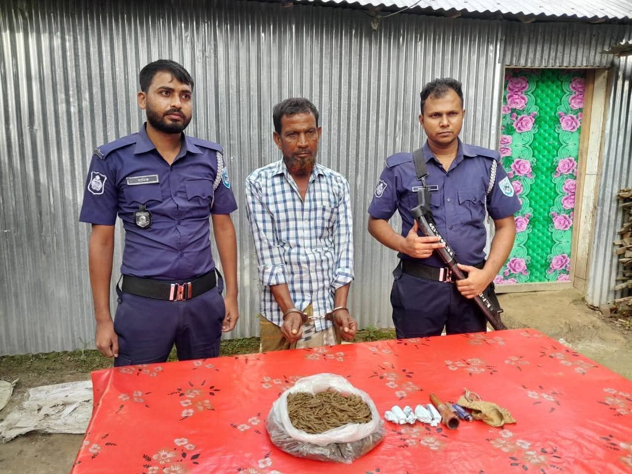 গোবিন্দগঞ্জে গাঁজাসহ এক মাদক কারবারি আটক