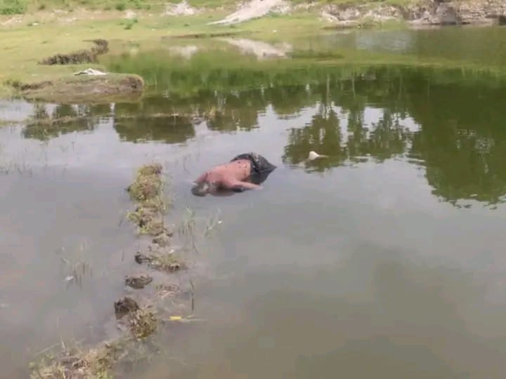রানীশংকৈলে পুকুর থেকে অজ্ঞাত ব্যাক্তির অর্ধগলিত লাশ উদ্ধার