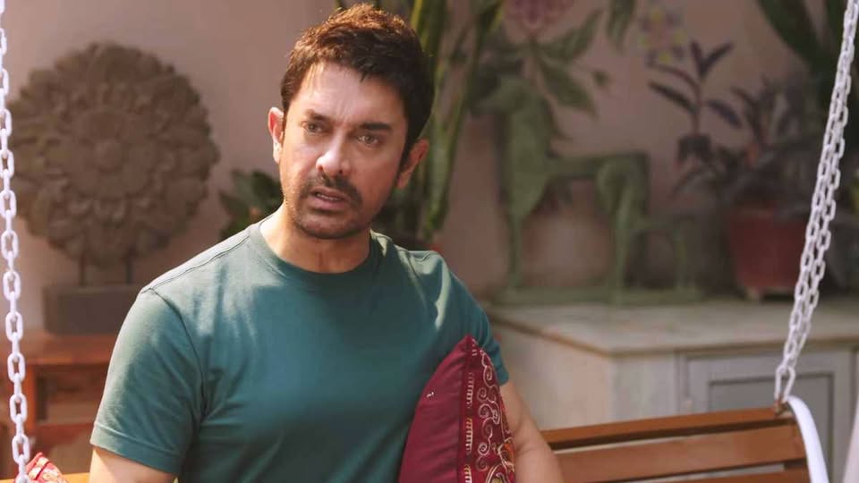 দীর্ঘ বিরতির পর পর্দায় ফিরে প্রথম দিনে কত আয় করল আমিরের ছবি