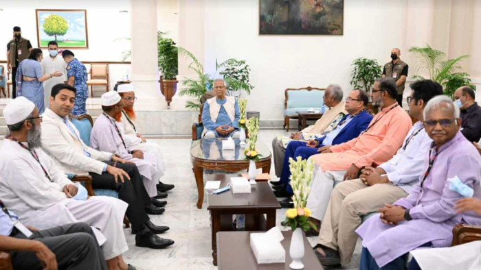 রাজনৈতিক দলের সঙ্গে বৈঠকে প্রধান উপদেষ্টা