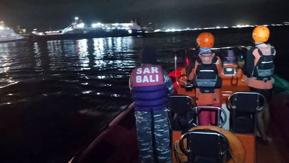 ইন্দোনেশিয়ার বালির কাছে অর্ধশতাধিক আরোহী নিয়ে ফেরিডুবি