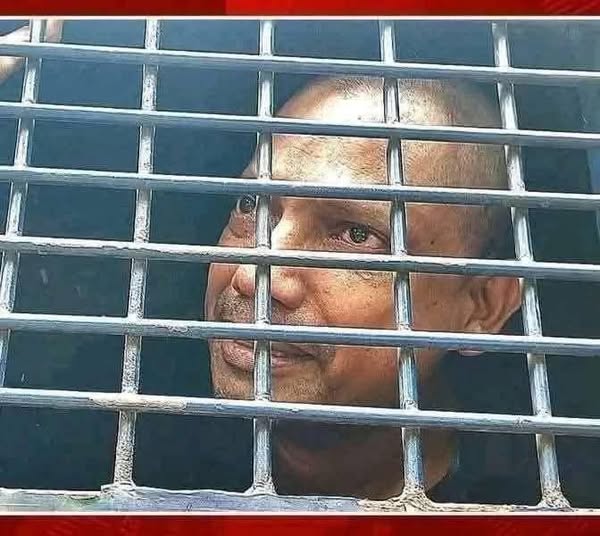 ক্ষমতার অপব্যবহার ও দুর্নীতির পরিণতিঃ পলকের প্রতীকী পতন