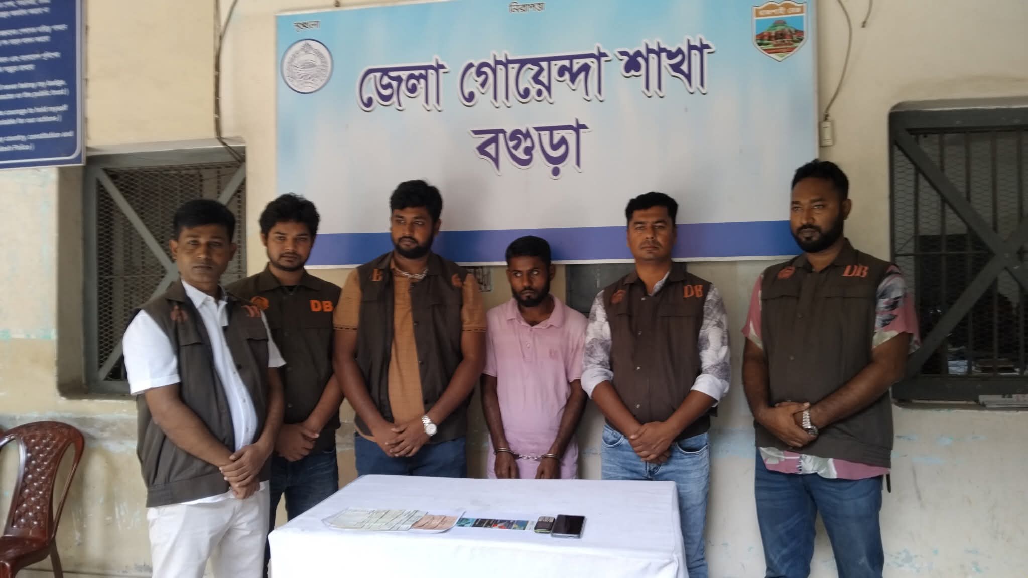 বগুড়ায় ভূয়া ব্যারিস্টার প্রতারক টাউট ফিটিংবাজ শহরের কারবালার শামীম রহমান গ্রেফতার
