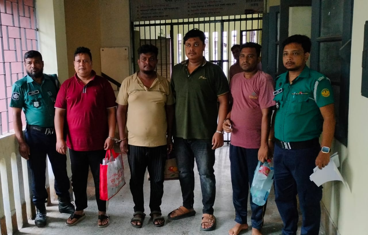 সেনা অভিযানে রাজশাহীর ‘সন্ত্রাসী সাংবাদিক’ জুলু গ্রেপ্তার-অস্ত্র উদ্ধারে ১০ দিনের রিমান্ড আবেদন