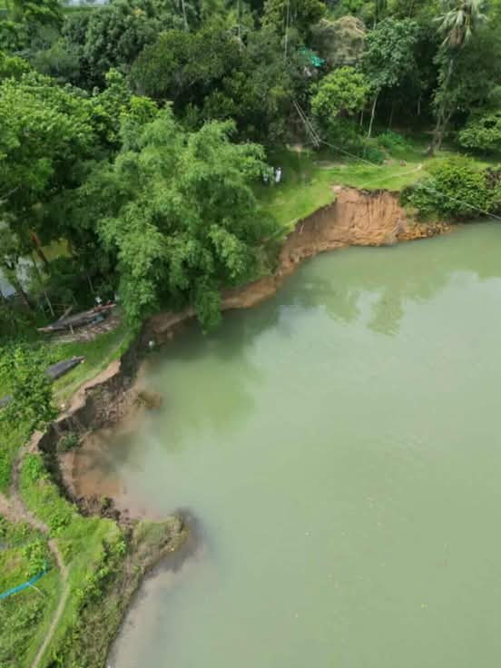 খাসিয়ামারা নদী ভাঙনে বিলীন হচ্ছে জনপদ
