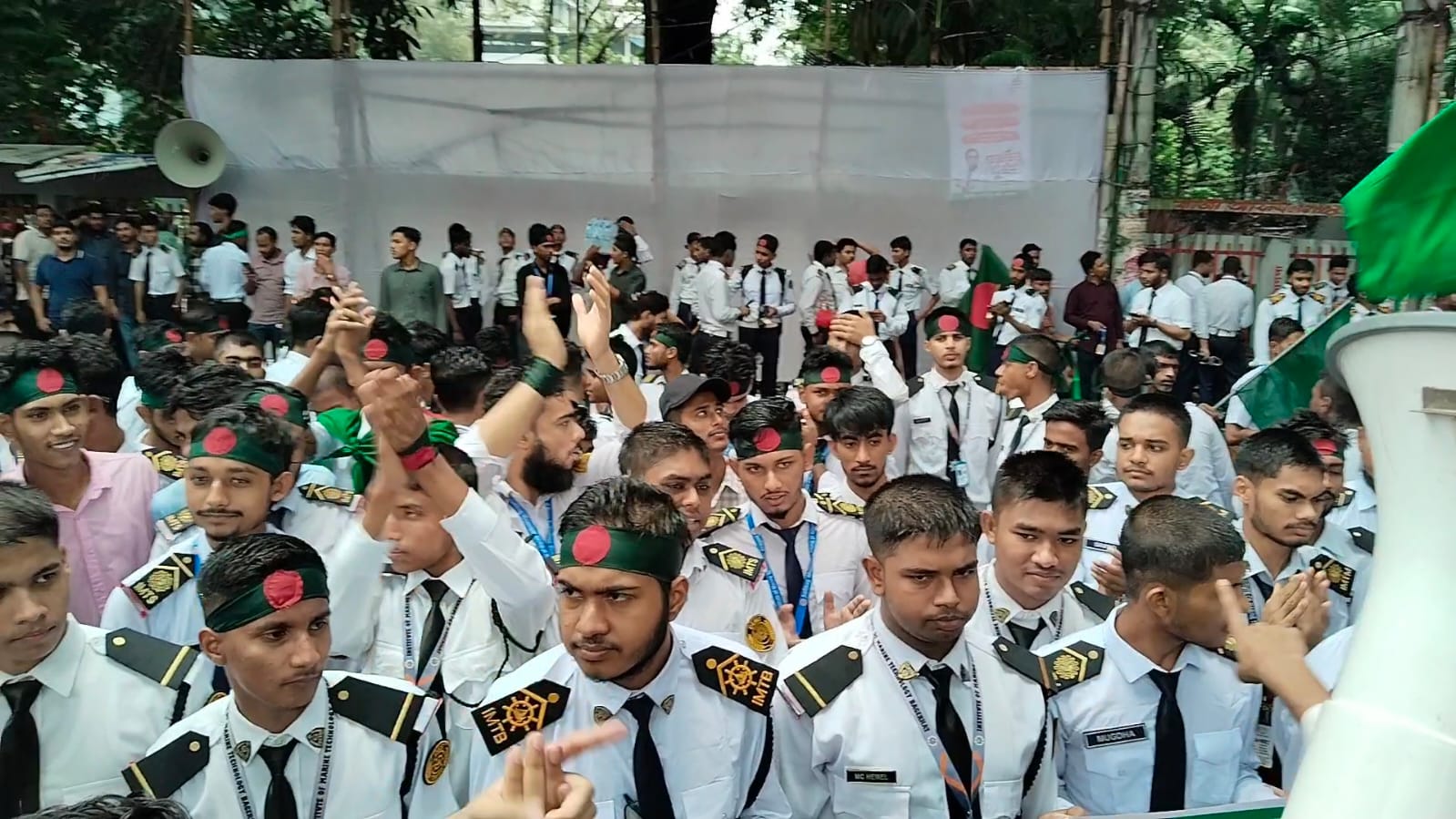 ক্যাডেট ইঞ্জিনিয়ার সিডিসি পুনর্বহালের দাবিতে মেরিন ও শীপ বিল্ডিং