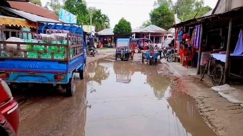 বাজার অব্যবস্থাপনা ও ড্রেনেজ সংকটে চরম দুর্ভোগে জনজীবন