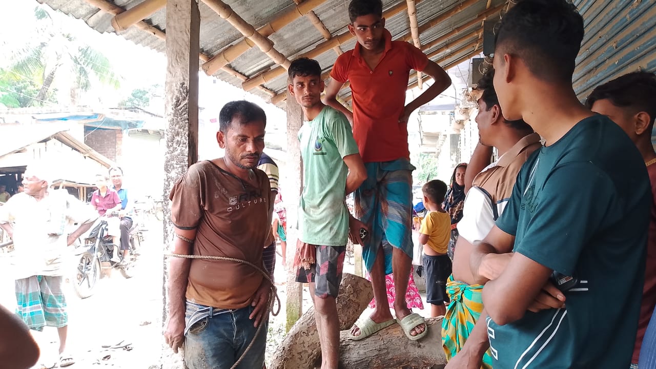 পাটকেলঘাটায় মোটরভ্যান চুরি: গণধোলাইয়ের পর চোর পুলিশের হাতে আটক
