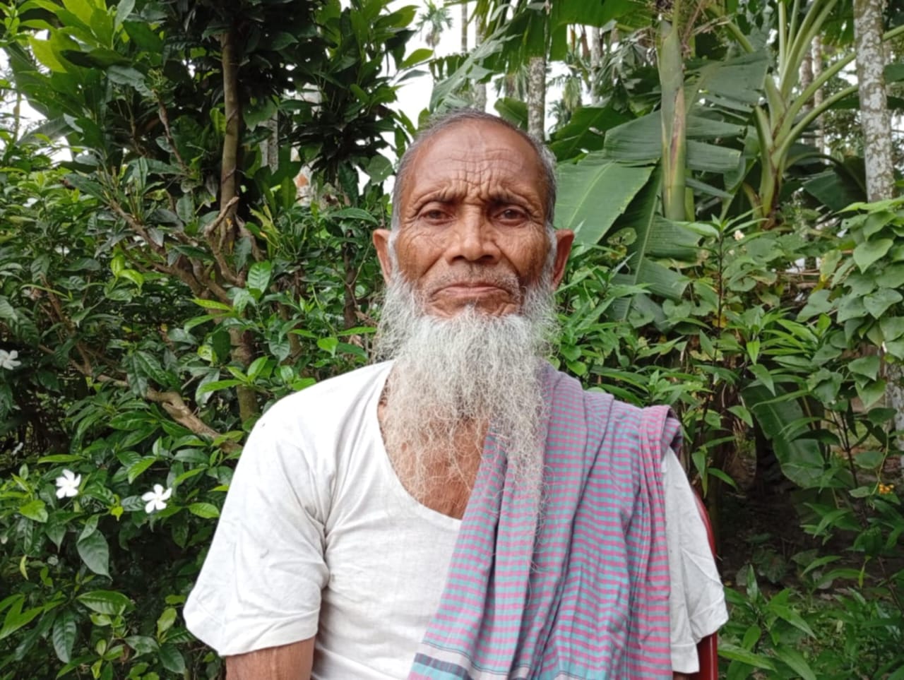 লালমনিরহাটে জমি লিখে নিয়ে বৃদ্ধ বাবা-মাকে বাড়ি থেকে বের করে দিল ছেলে