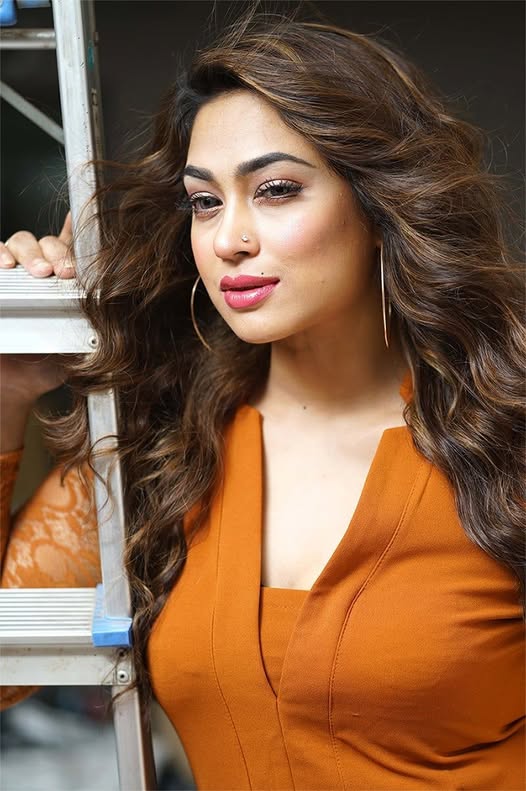প্রযোজনায় চিত্রনায়িকা পপি