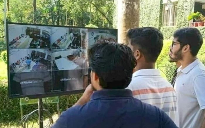 চাকসু নির্বাচন: এলইডি স্ক্রিনে সরাসরি ভোট সম্প্রচার