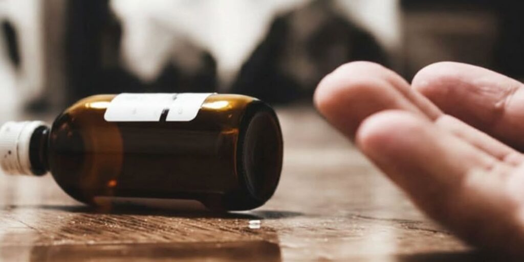 সাঁথিয়ায় প্রেমের স্বীকৃতি না পেয়ে প্রেমিকার বাড়িতে বিষ পান