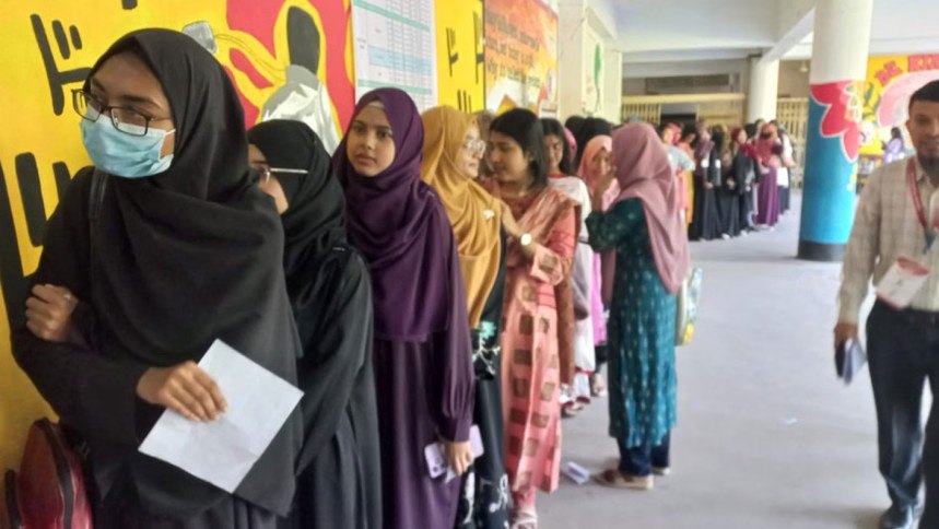 ৩৫ বছর পর চাকসু নির্বাচন, ভোটগ্রহণ চলছে