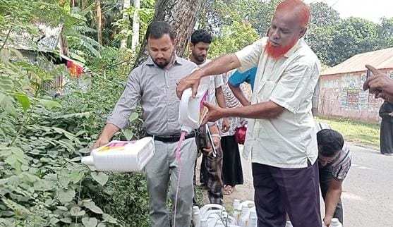 “গৌরীপুরে নকল ভেটেরিনারি ঔষধ কারখানা ধ্বংস, মালিককে ১০ হাজার টাকা জরিমানা”